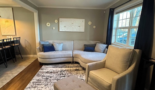 Rose District 2-bedroom Cottage in welcoming Broken Arrow walk to the venues