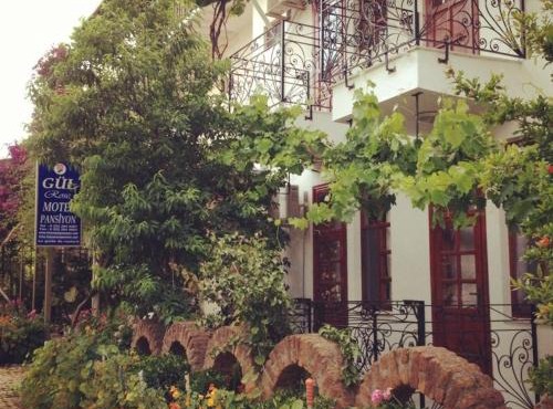 Rose Pension