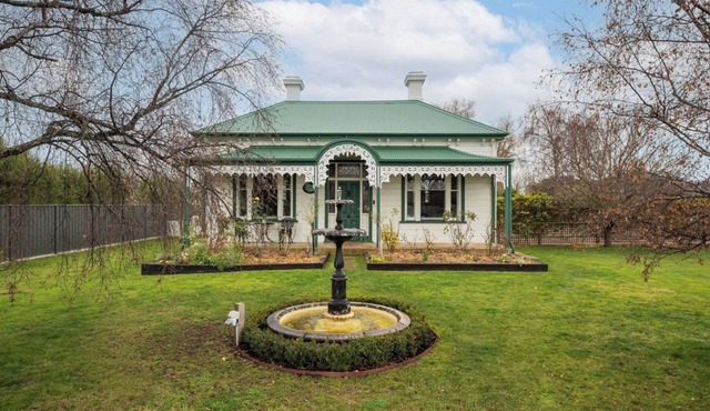 Rose Villa Heritage Home with Parking & WiFi