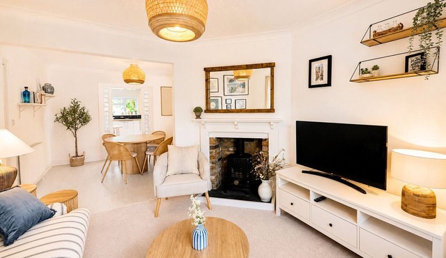 Rosemary House - Stylish home with garden in the heart of the South Downs