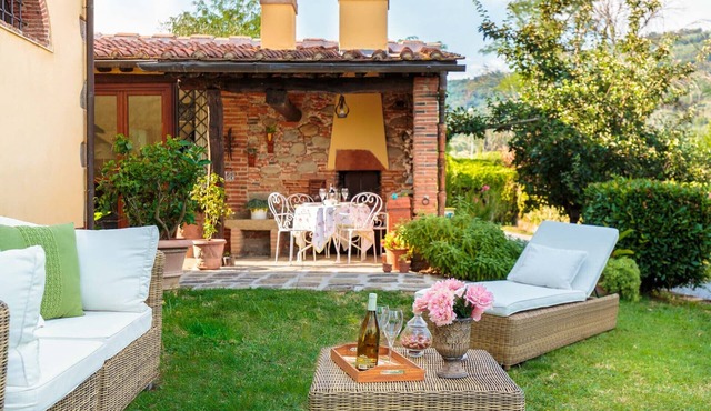 ROSYABATE COTTAGE with Private Garden and views between Lucca and Pistoia