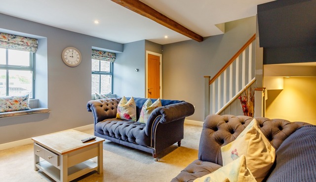 ROTCHER COTTAGE, pet friendly in Holmfirth