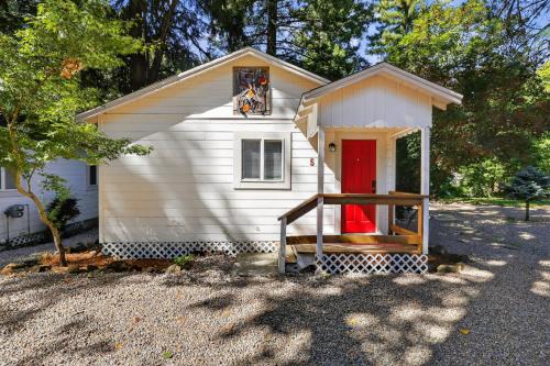 Rouge Cobb Mountain Hotel - Cabin 5