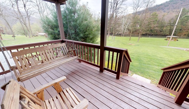 Rough Cut Lodge - Spruce Cabin