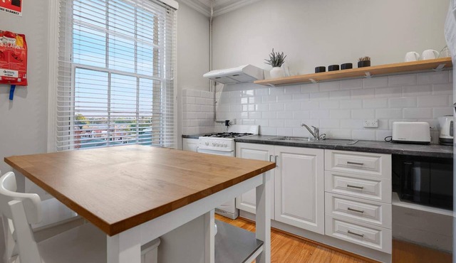 Royal Apartment 2 - CBD Location, Heritage Listed