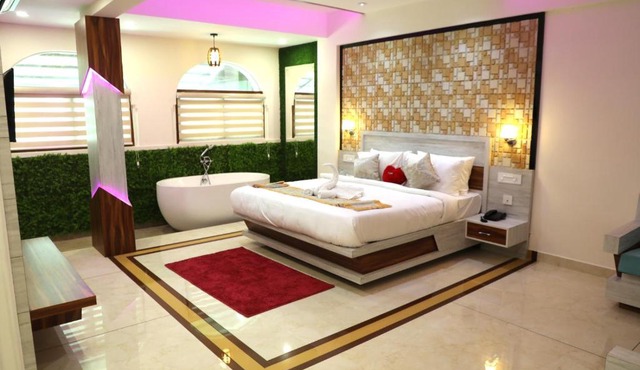 ROYAL CASTLE HOTEL