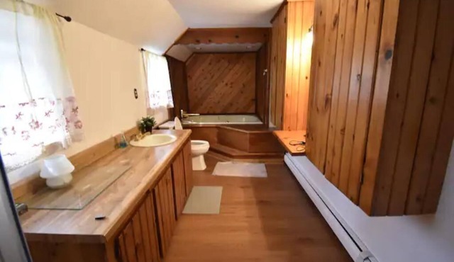 Royal Garden Main Cabin