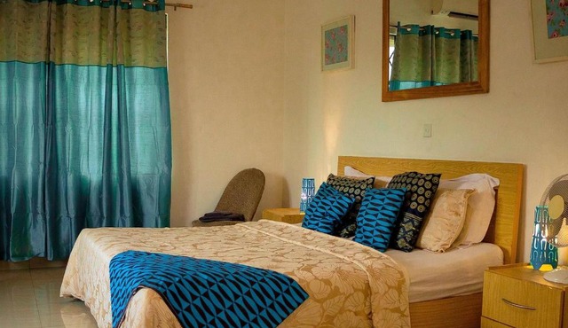Royal London Ville Apartment in Tema Community 6