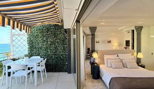 ROYAL PROMENADE – Pool Terrace Sea View Air Conditioning