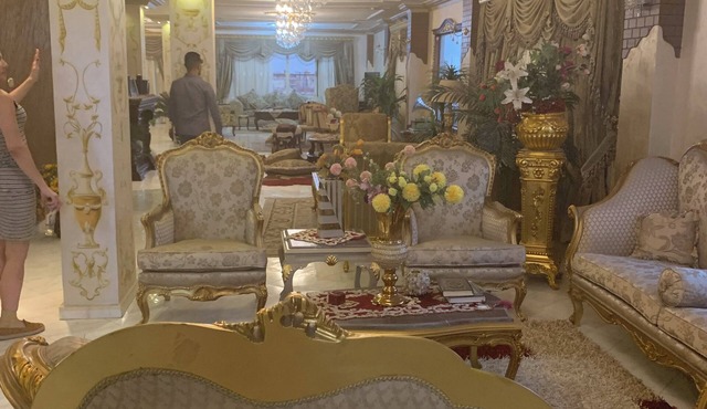 Royal pyramid palace residence