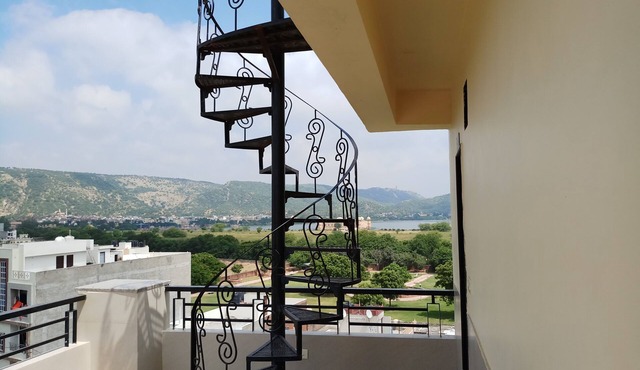 Royal View Hotel