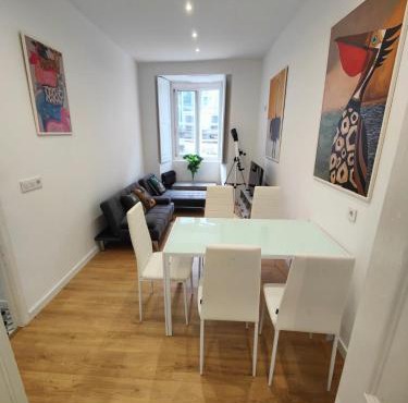 RUA NOVA APARTMENT, BAJO con JARDIN, NETFLIX y PS4, 2 DORMITORIOS