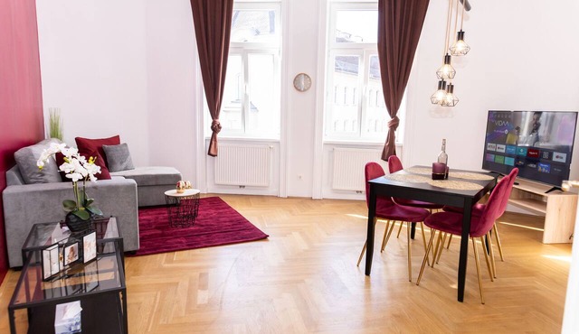 Ruby Luxurious Apartment With View of Schönbrunn
