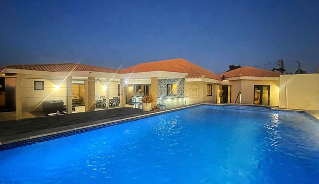 Ruby On The Salina: Pool, Bar & Stunning View - 4 Minutes to Beaches!
