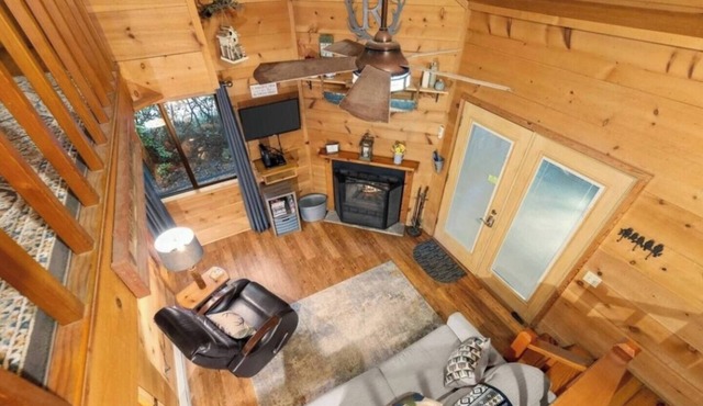 Ruby's Haus | Hot Tub | Dog Friendly | Fireplace