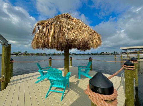 Ruby's Lake Retreat - Heated Pool, Tiki Hut & Lake Views