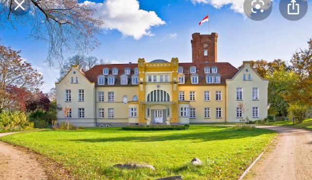 Ruhig & Idyllisch - Schloss Lelkendorf - Maisonette-Apartment Ulrichshusen mit Dachterrrasse, Mecklenburger Seenplatte mit Dachterrasse, Nähe Ostsee