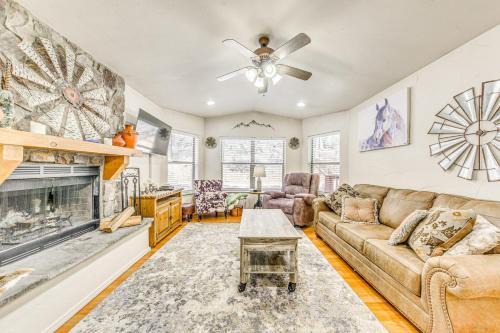 Ruidoso Cabin Rental w/Hot Tub: Near Midtown!