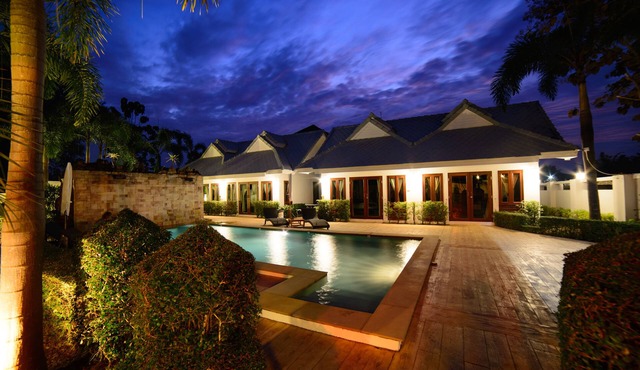RungNara Pool Villa