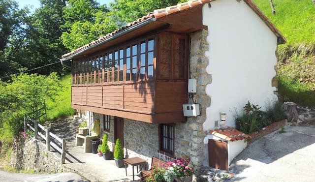 RURAL HOUSE IN THE MOUNTAINS