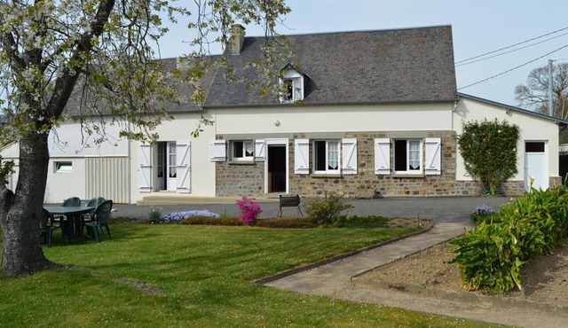 Rustic house with fireplace, garden and pets allowed