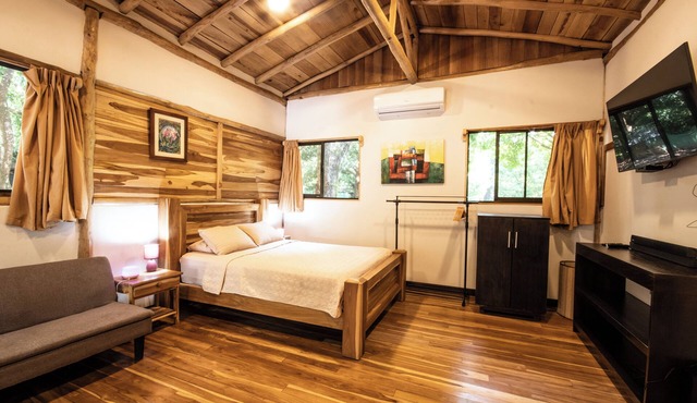 RusTeak Living Boutique Hotel Mango Studio - a Refuge in Nature