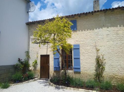 Rustic 2-Bed Gite near Chef-Boutonne sleeps 4