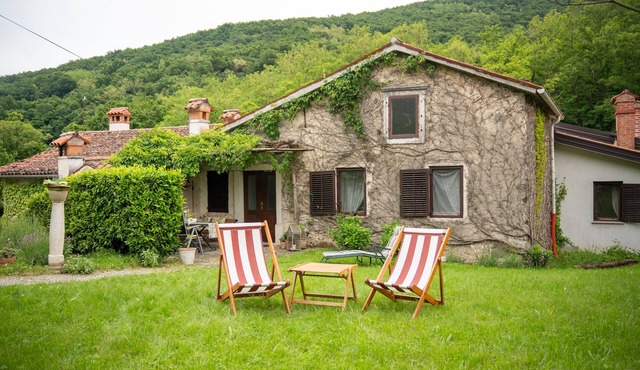 Rustic 2-bedroom house in Vipava Valley