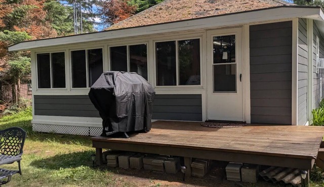 Rustic 3 - bedroom cabin in Manitowish Waters with AC, WiFi, Pet Friendly
