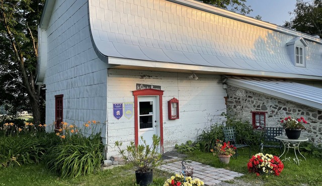 Rustic 300 y/o Cottage in ♥ of Historical Paradise