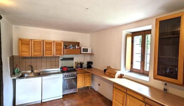 Rustic 5-Bedroom House with Alpine Views for Year-Round Active Holidays!