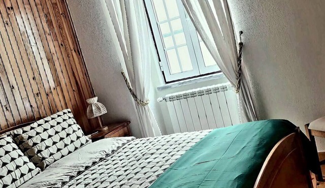 Rustic and comfortable accommodation in the heart of Loriga. Room for 8 people.