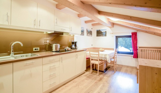 Rustic Apartment near Ski Areas with Wi-Fi, Garden and Terrace