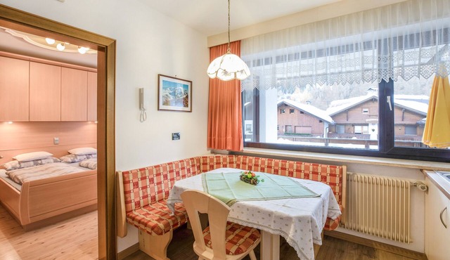 Rustic Apartment near Ski Areas with Wi-Fi, Garden and Terrace