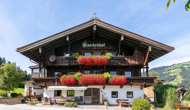 Rustic farm appartement near ski bus