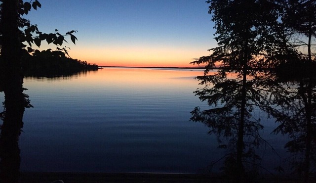 Rustic Beach Cabin on Rainy Lake, Fort Frances Ontario