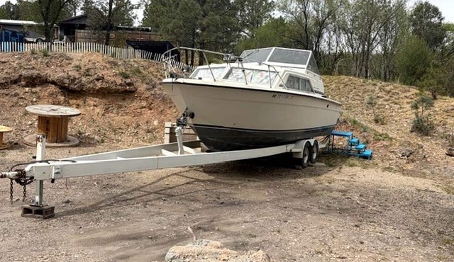 Rustic Boat Glamping Retreat with Mountain Views near Rio Peñasco in Mayhill, New Mexico