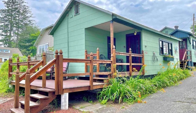 Rustic Cabin #5 on Private Lake!