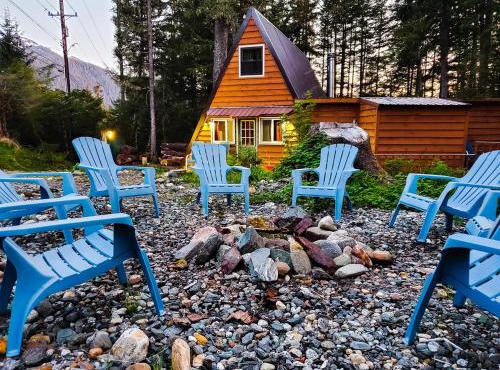 Rustic Cabin & A-Frame w Firepit