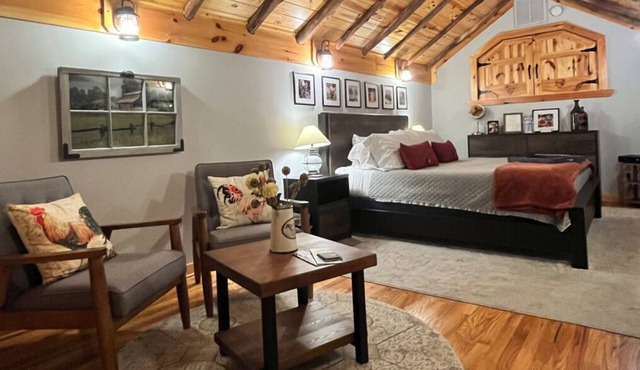 Rustic Charm Meets Modern Comfort in Barn Loft Escape