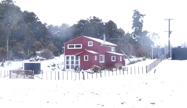 Rustic charming converted barn, 10 minutes from Tongariro National Park
