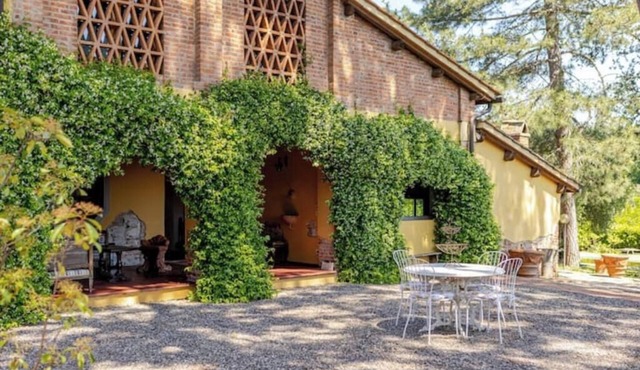 Rustic Charming Villa w/Pool/AC/Wifi- Minutes to Florence Center- Views Galore!