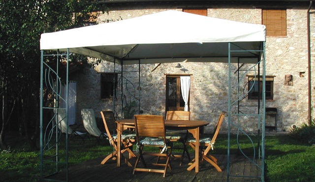 RUSTIC CHIARA, inserted in the green hills of Camaiore