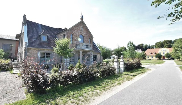 Rustic-chic holiday home ideal for groups