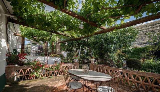 Rustic Cottage in El Padul with private terrace