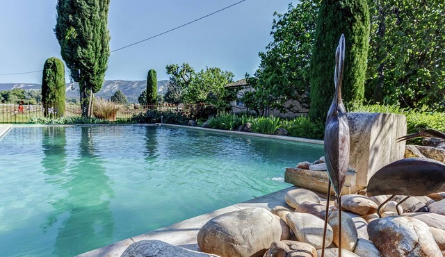 Rustic Cottage in Oppede with Shared Pool