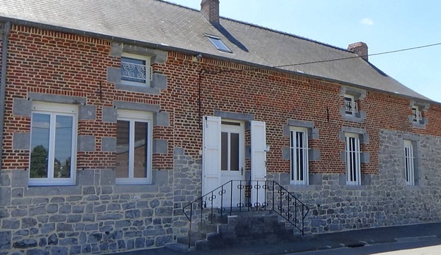 Rustic cottage with equipped kitchen, WIFI and large private yard