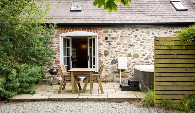 Rustic Couples Retreat I Hot Tub I Private Estate