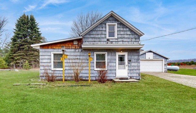 Rustic Farmhouse Getaway Near Bear Lake w/Large Yard, Picnic Tables, Near Town