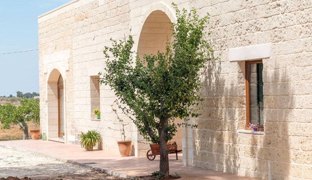 Rustic farmhouse inside Masseria Sitamara with swimming pool and organic farm